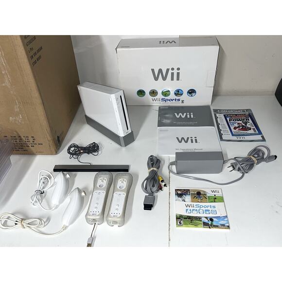 Nintendo Wii Sports Game System 2 Controllers 2 Nunchucks OEM - Picture 1 of 8